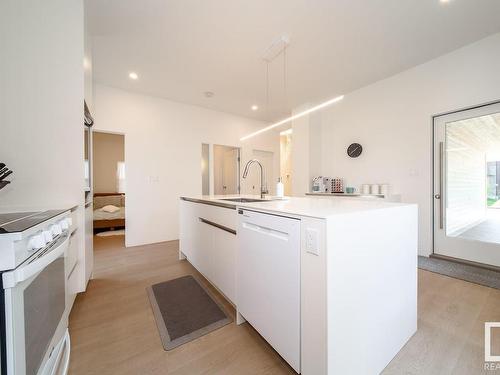 9544 76 Avenue, Edmonton, AB - Indoor Photo Showing Kitchen