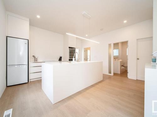 9544 76 Avenue, Edmonton, AB - Indoor Photo Showing Kitchen