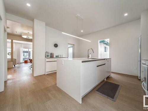 9544 76 Avenue, Edmonton, AB - Indoor Photo Showing Kitchen