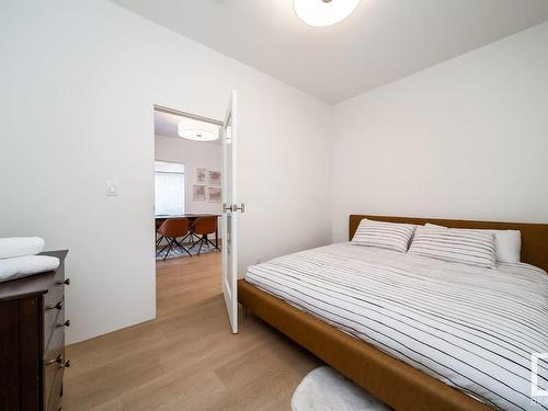 9544 76 Avenue, Edmonton, AB - Indoor Photo Showing Bedroom