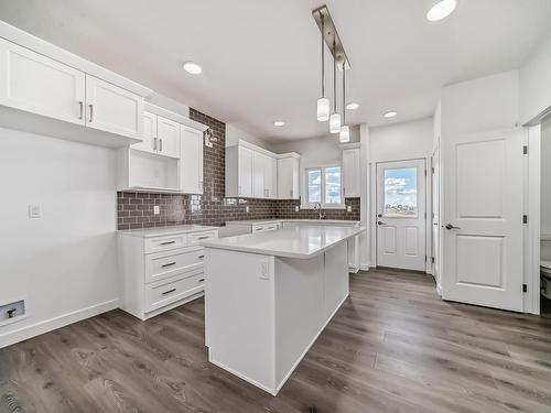 440 29 Street, Edmonton, AB - Indoor Photo Showing Kitchen With Upgraded Kitchen