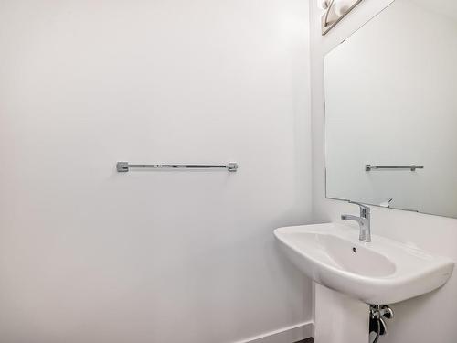 440 29 Street, Edmonton, AB - Indoor Photo Showing Bathroom