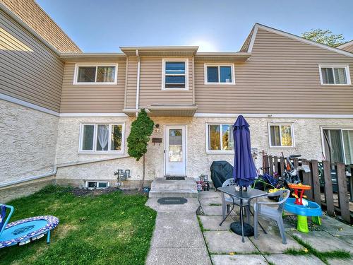 9E Clareview Vg Nw, Edmonton, AB 