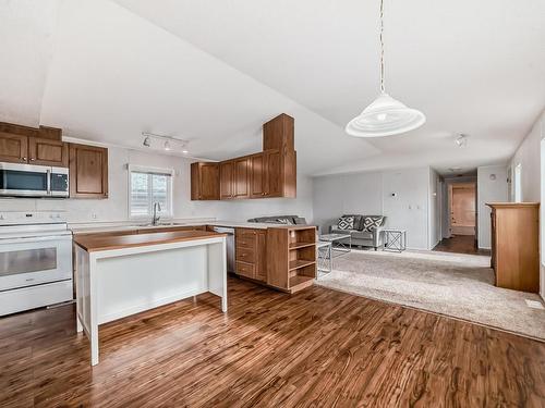 3217 Lakewood Cl Nw, Edmonton, AB 