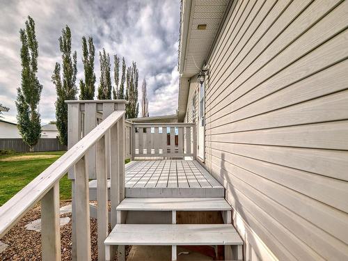 3217 Lakewood Cl Nw, Edmonton, AB 