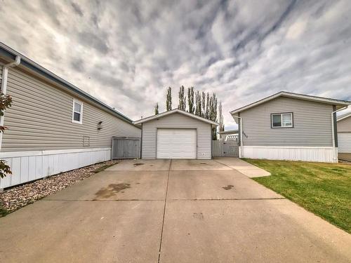 3217 Lakewood Cl Nw, Edmonton, AB 