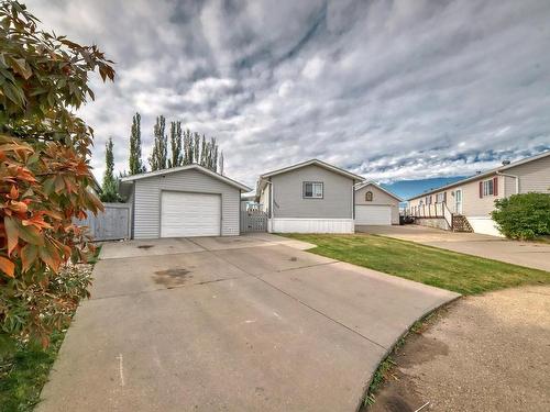 3217 Lakewood Cl Nw, Edmonton, AB 