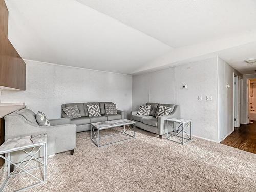 3217 Lakewood Cl Nw, Edmonton, AB 