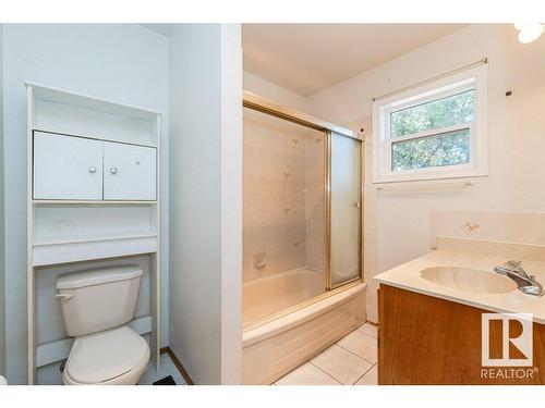 1807 104 Street, Edmonton, AB - Indoor Photo Showing Bathroom