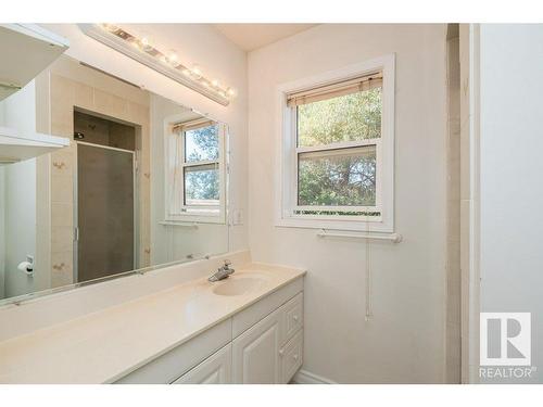 1807 104 Street, Edmonton, AB - Indoor Photo Showing Bathroom