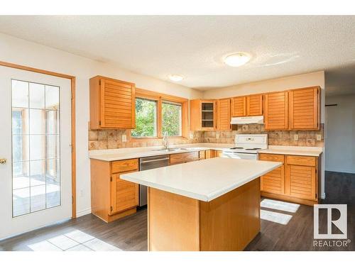 1807 104 Street, Edmonton, AB - Indoor Photo Showing Kitchen