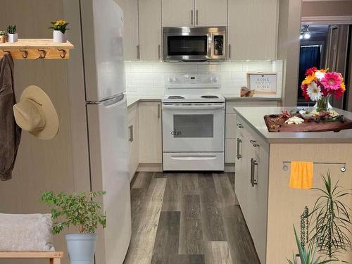 4 13454 Fort Road, Edmonton, AB - Indoor Photo Showing Kitchen