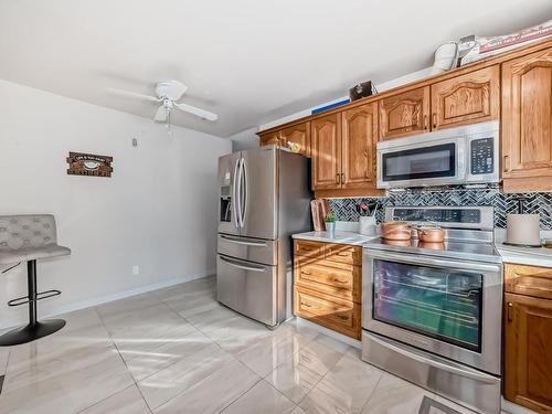 6911 142 Avenue, Edmonton, AB - Indoor Photo Showing Kitchen