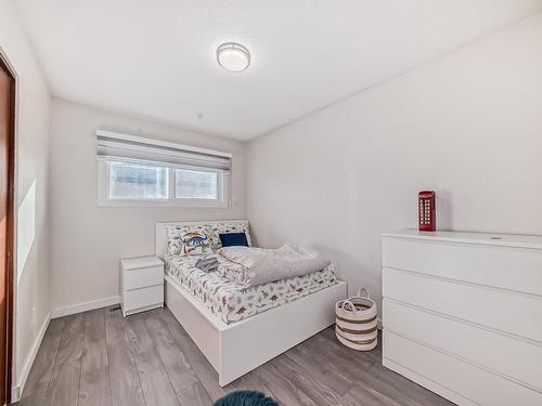 6911 142 Avenue, Edmonton, AB - Indoor Photo Showing Bedroom