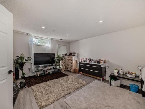 6911 142 Avenue, Edmonton, AB - Indoor