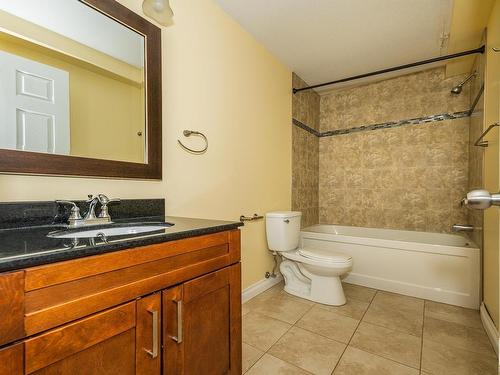 11518 11 Avenue, Edmonton, AB - Indoor Photo Showing Bathroom