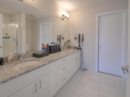 102 Gilmore Way, Spruce Grove, AB - Indoor Photo Showing Bathroom