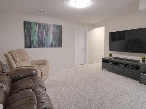 102 Gilmore Way, Spruce Grove, AB - Indoor Photo Showing Living Room