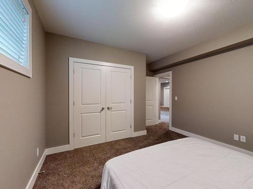 10919-175 Avenue, Edmonton, AB - Indoor Photo Showing Bedroom