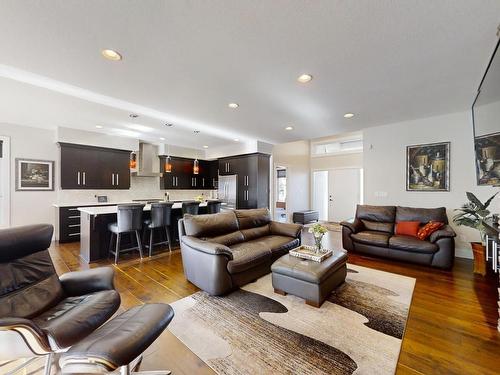 10919-175 Avenue, Edmonton, AB - Indoor Photo Showing Living Room