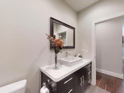 10919-175 Avenue, Edmonton, AB - Indoor Photo Showing Bathroom