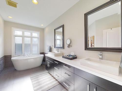 10919-175 Avenue, Edmonton, AB - Indoor Photo Showing Bathroom