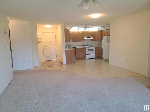 213 69 Crystal Lane, Sherwood Park, AB - Indoor Photo Showing Kitchen