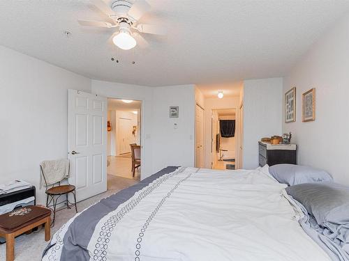 213 69 Crystal Lane, Sherwood Park, AB - Indoor Photo Showing Bedroom