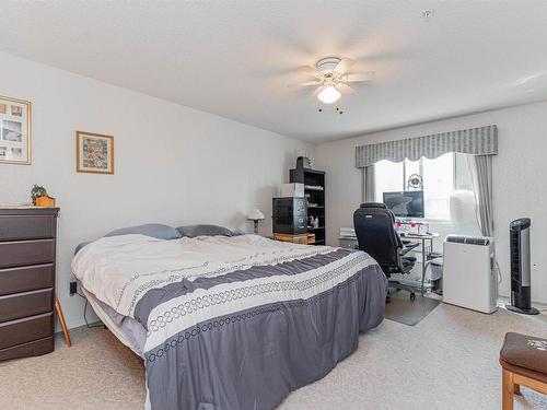 213 69 Crystal Lane, Sherwood Park, AB - Indoor Photo Showing Bedroom