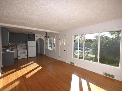 4907 52 Street, Bonnyville Town, AB - Indoor Photo Showing Kitchen