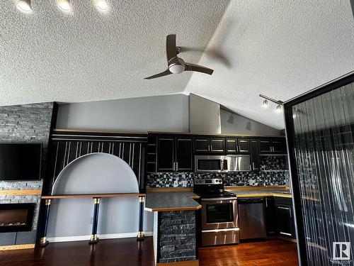 432 3425 19 Street, Edmonton, AB - Indoor Photo Showing Kitchen