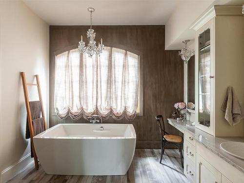 21B 25012 Sturgeon Road, Rural Sturgeon County, AB - Indoor Photo Showing Bathroom