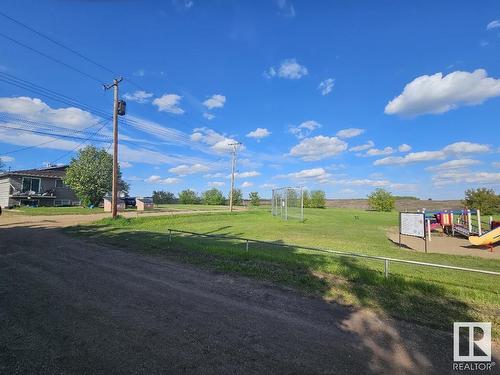 4907 44 St, Two Hills, AB 