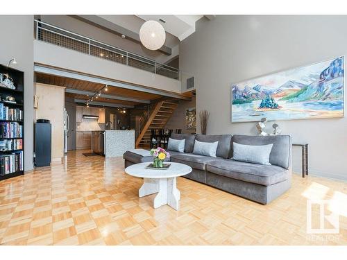 203 10009 102 Avenue, Edmonton, AB - Indoor Photo Showing Living Room