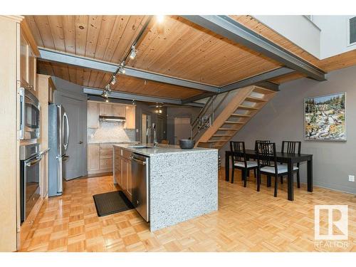 203 10009 102 Avenue, Edmonton, AB - Indoor Photo Showing Kitchen