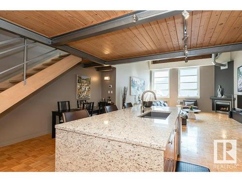 203 10009 102 Avenue, Edmonton, AB - Indoor Photo Showing Kitchen