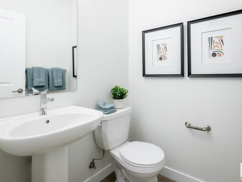 327 29 Street, Edmonton, AB - Indoor Photo Showing Bathroom