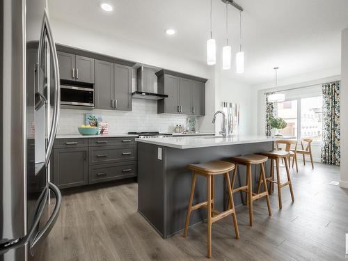 327 29 Street, Edmonton, AB - Indoor Photo Showing Kitchen With Upgraded Kitchen