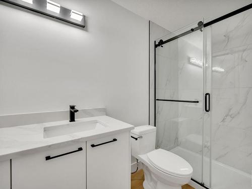 7717 158 Street, Edmonton, AB - Indoor Photo Showing Bathroom