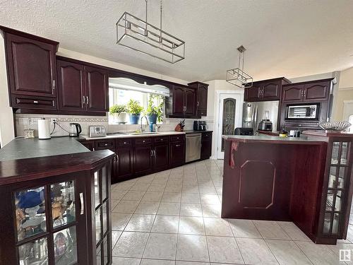 205 1 Ave W, Rural Wetaskiwin County, AB - Indoor Photo Showing Kitchen