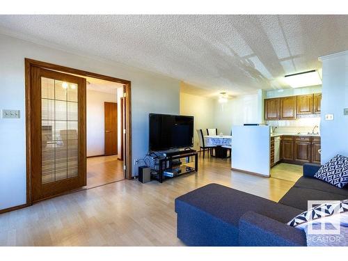 218 17151 94A Avenue, Edmonton, AB - Indoor Photo Showing Living Room