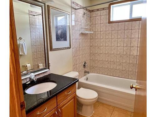 16002 67A Street, Edmonton, AB - Indoor Photo Showing Bathroom