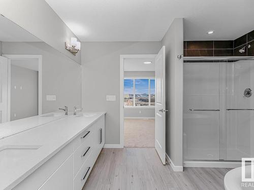 7324 182 Avenue, Edmonton, AB - Indoor Photo Showing Bathroom