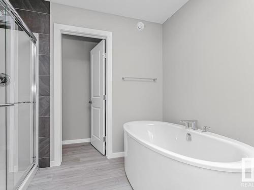 7324 182 Avenue, Edmonton, AB - Indoor Photo Showing Bathroom