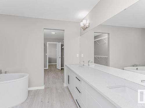 7324 182 Avenue, Edmonton, AB - Indoor Photo Showing Bathroom