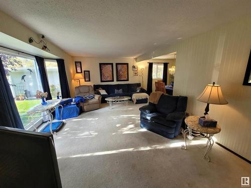 10 Garcia Place, St. Albert, AB - Indoor Photo Showing Living Room