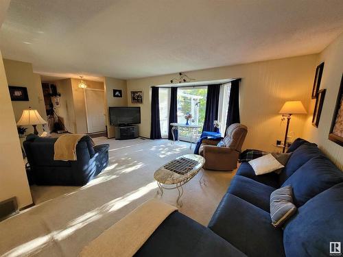 10 Garcia Place, St. Albert, AB - Indoor Photo Showing Living Room