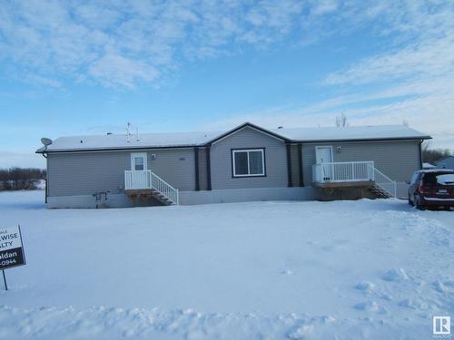 4605 57 Street, Two Hills, AB - Outdoor