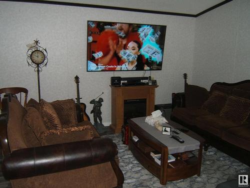 4605 57 Street, Two Hills, AB - Indoor Photo Showing Living Room