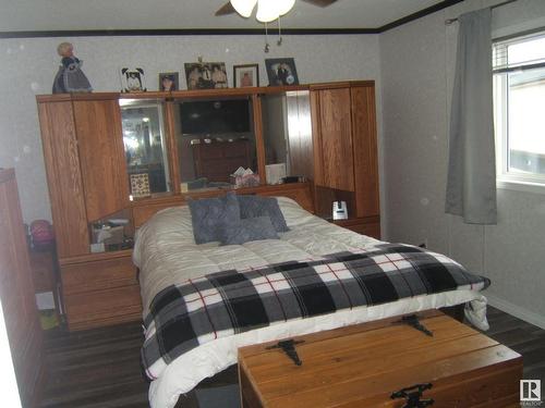 4605 57 Street, Two Hills, AB - Indoor Photo Showing Bedroom